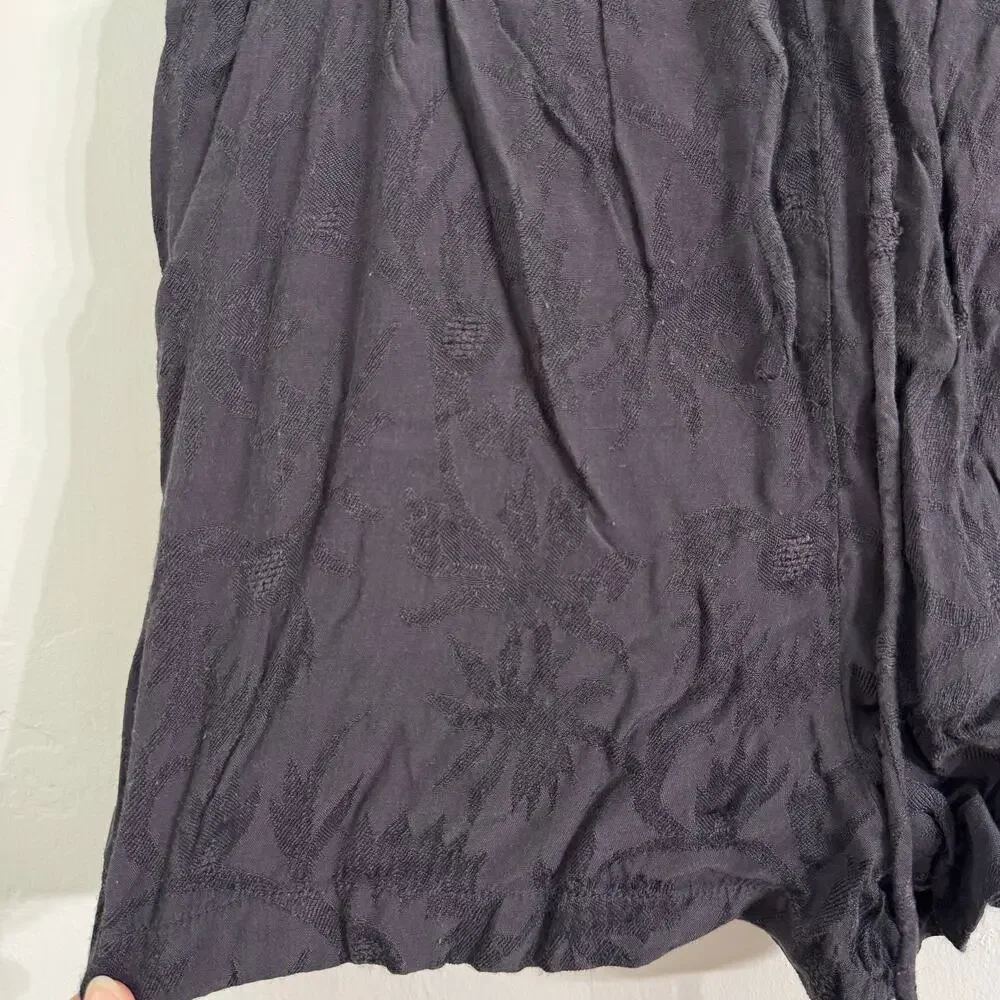 Amuse Society Gray Floral Inset Pattern Shorts Size XS